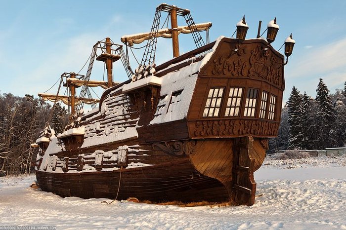 Таинственный фрегат (14 фото)