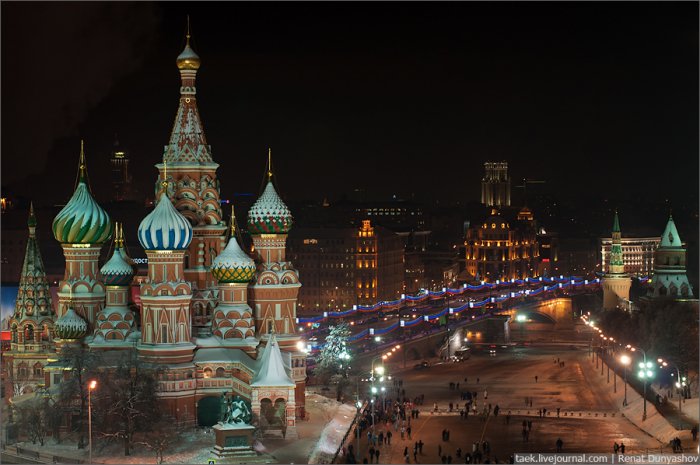 Новогодняя Москва с одной из интереснейших крыш – ГУМа