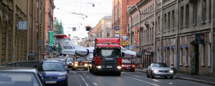 Как в Питере перевозили самолёт