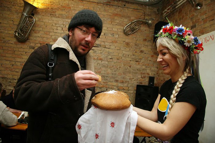 Активистки FEMEN встретились с Артемием Лебедевым