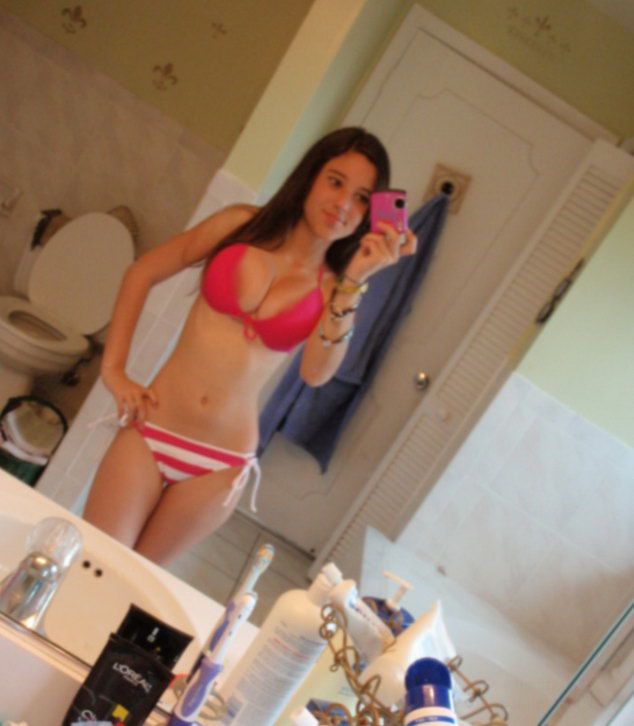Красавица Angie Varona