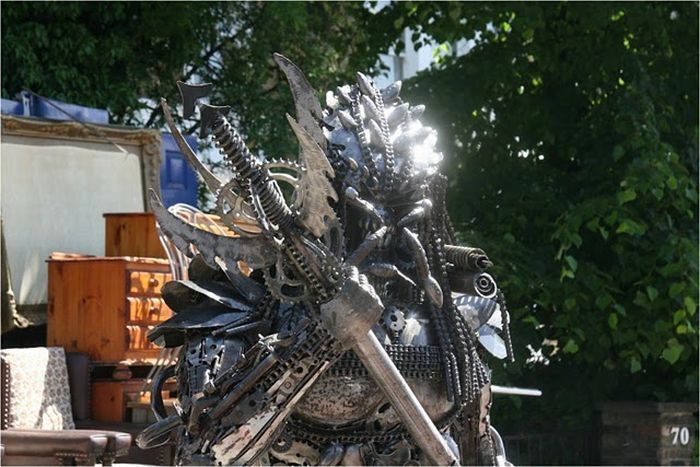 Статуя из кинофильма Хищник в Лондоне