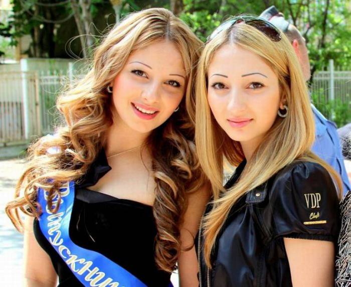 Очаровательные выпускницы 2011