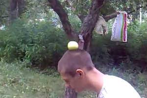 Фокус с яблоком