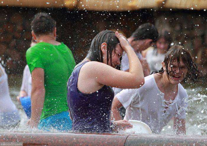 Грандиозная водная битва в Москве (128 фото)