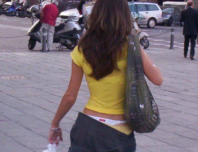 Девушки в стрингах (72 фото)