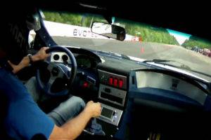 Bugatti Veyron vs Nissan Skyline GT-R R34