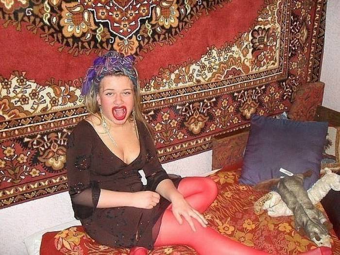 Уникумы из соц. сетей на фоне ковров