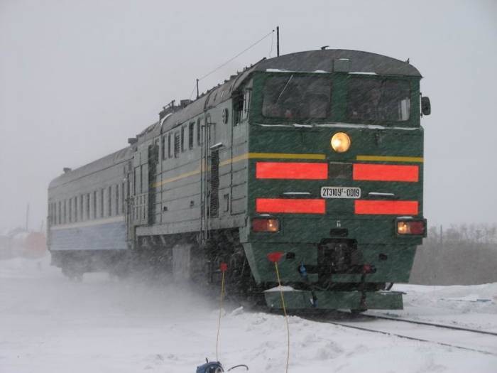 Путешествие зимой на поезде (4 фото)