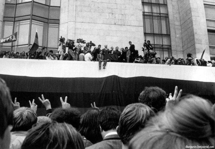 Редкие фотографии августовского путча в Москве (100 фото)