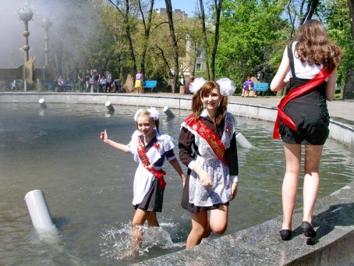 Прощай школа! Выпускной в Луганске (10 фото)