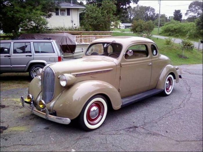 Спалил раритет Plymouth 1938 года (3 фото)