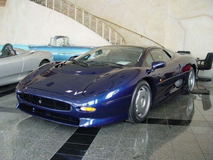 Jaguar XJ220