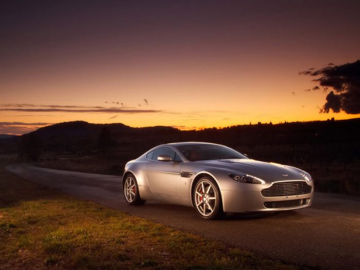 Aston Martin Vantage V8