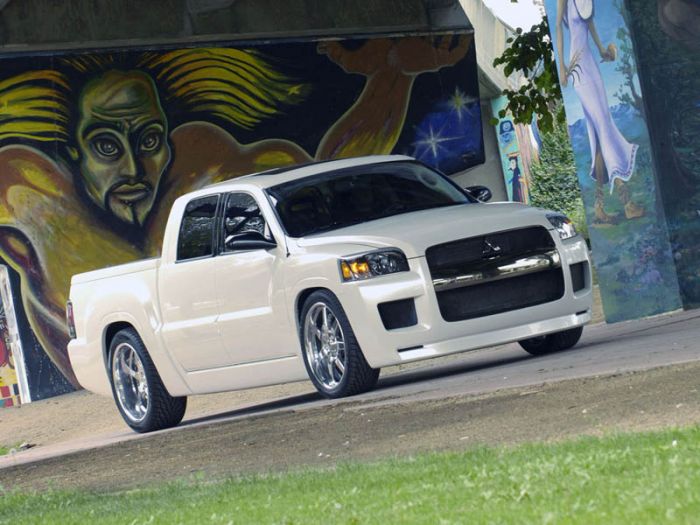Mitsubishi Street Raider