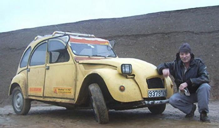 Поломка Citroen 2CV в пустыне (6 фото)