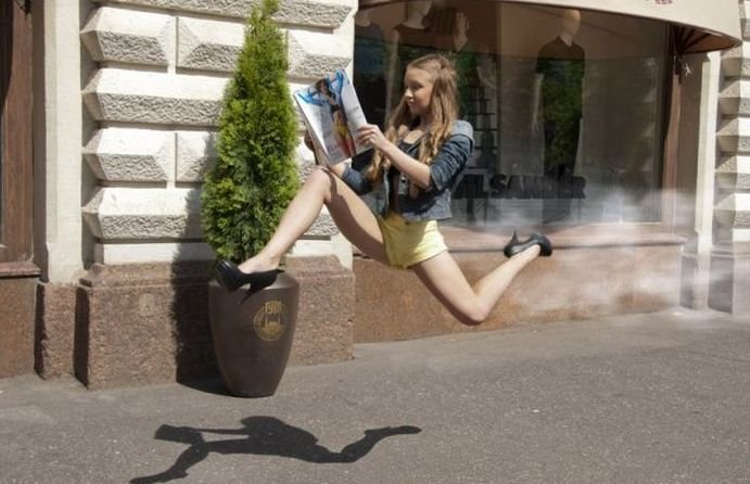 Фотожаба на "девушку в полете"