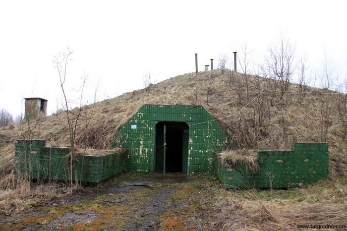 Засекреченный бункер выставлен на продажу (12 фото)