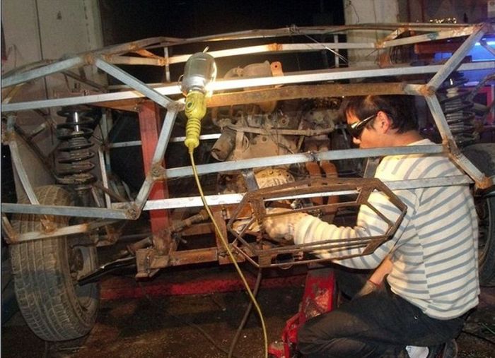Собираем Lamborghini Reventon из металлолома (5 фото)