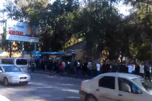 Полиция в это время за углом в штаны накладывала?