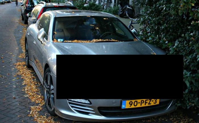 В Амстердаме пострадали дорогостоящие Porsche Panamera и Cayenne