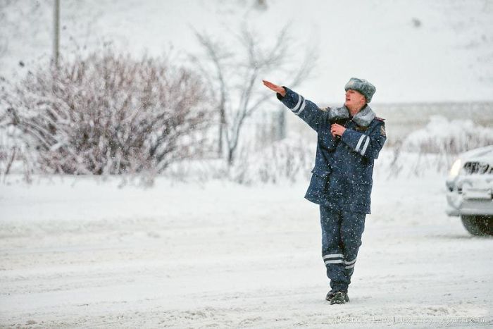 Жизнерадостная фотожаба на полицейского
