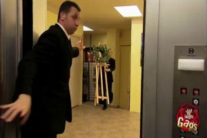 Гроб в лифте