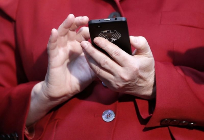 Канцлер Германии не в восторге от смартфона BlackBerry