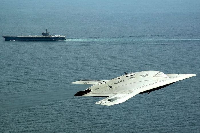 Первый беспилотник ВМС США (12 фото)