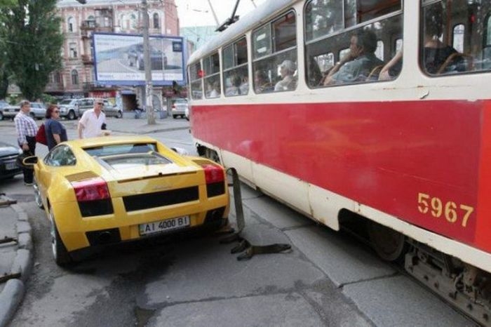 Девушка на Lamborghini заблокировала движение