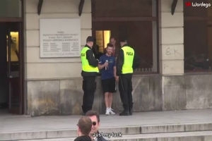 Парень любит рисковать