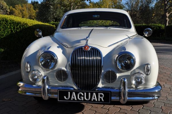 Не желаете раскошелиться на раритетный Jaguar, принадлежавший Кеннеди?