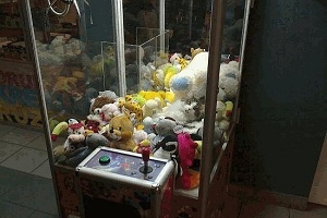 Суровый автомат с игрушками