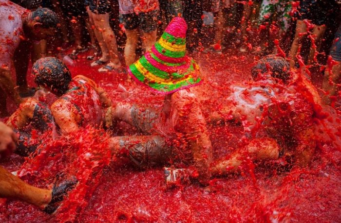 Помидорные бои La Tomatina 2013 в Испании