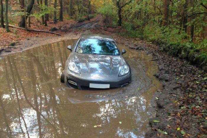 Капитан английской сборной утопил свой Porsche