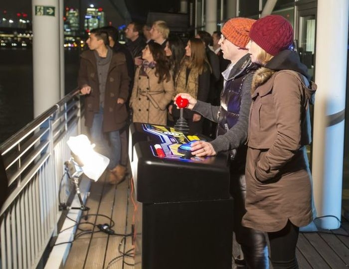 Оригинальный способ игры в Pacman