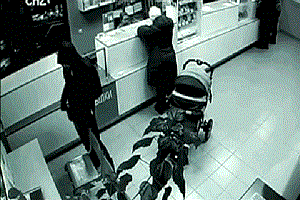Резкий парень грабит почту