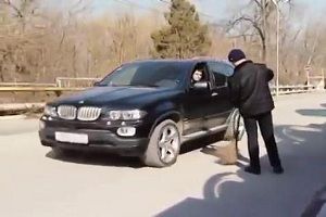 У кого как жизнь повернется
