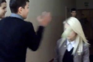 Девка унизила парней