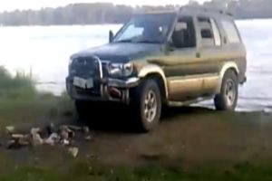 Алкаши утопили автомобиль