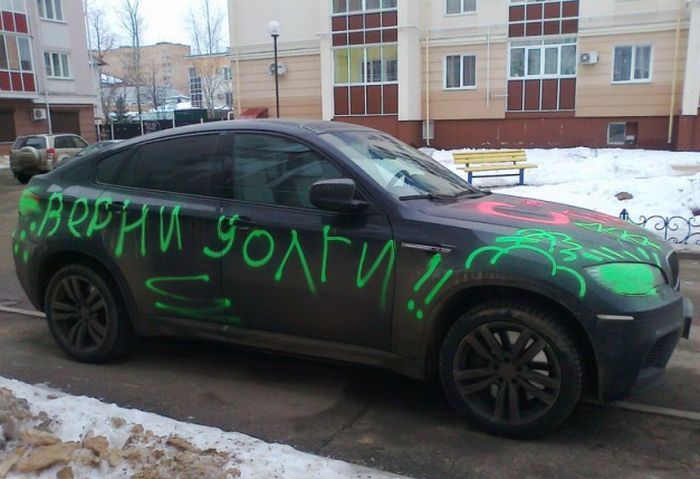 Новогодний рисунок на внедорожнике