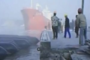 Как спускают корабли на воду