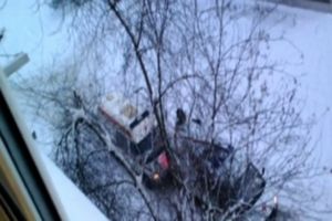 Скорая застряла в снегу (г.Нижний Тагил)