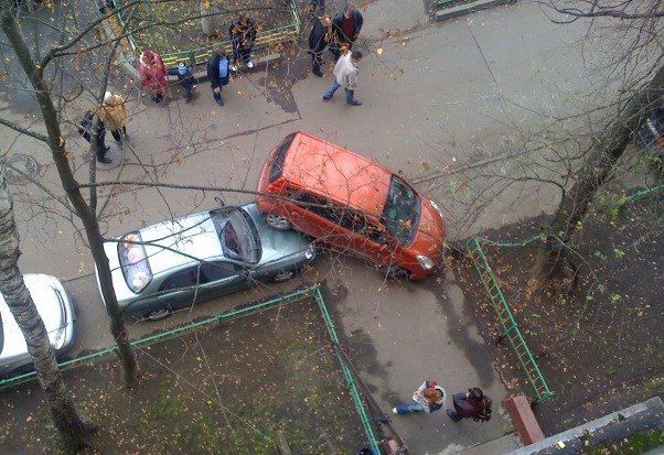 Оригинально припарковалась