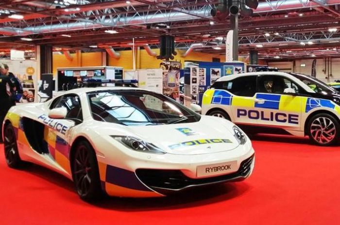 Зачем полиции Британии McLaren 12С?