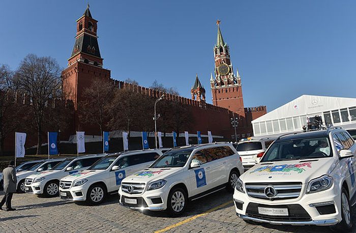 Олимпийским спортсменам сборной России подарили Мерседесы