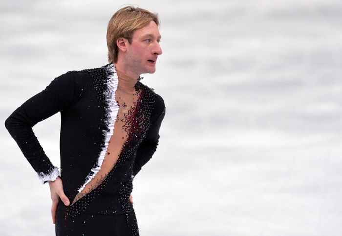 Фото спины чемпиона Евгения Плющенко