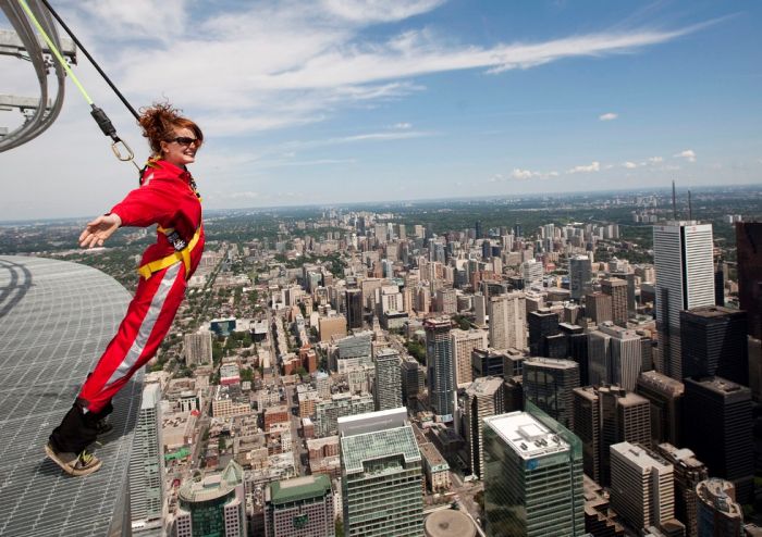 Аттракцион «EdgeWalk» в Торонто