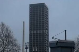 Крушение двух домов