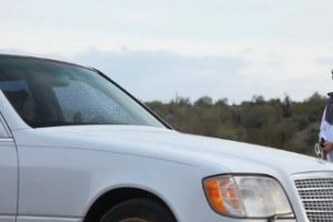 Тест прочности стекла старого Мерседеса С600